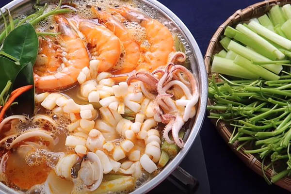 Lẩu Thái chua cay